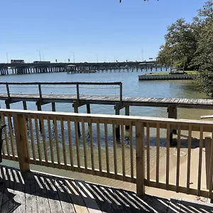  Holiday home The Boat House - Water Front, Wifi, Pet Friendly United States